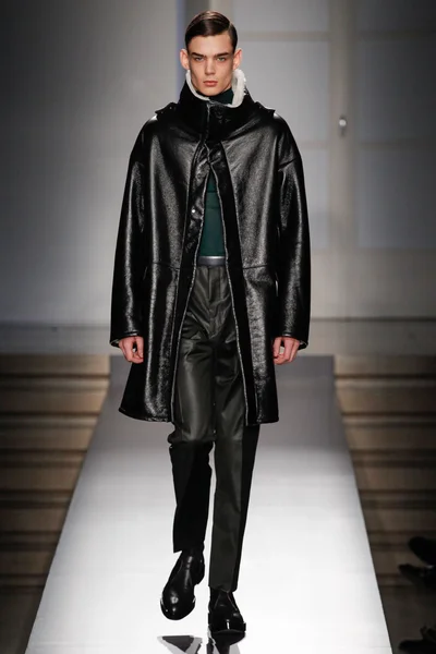 Look 24